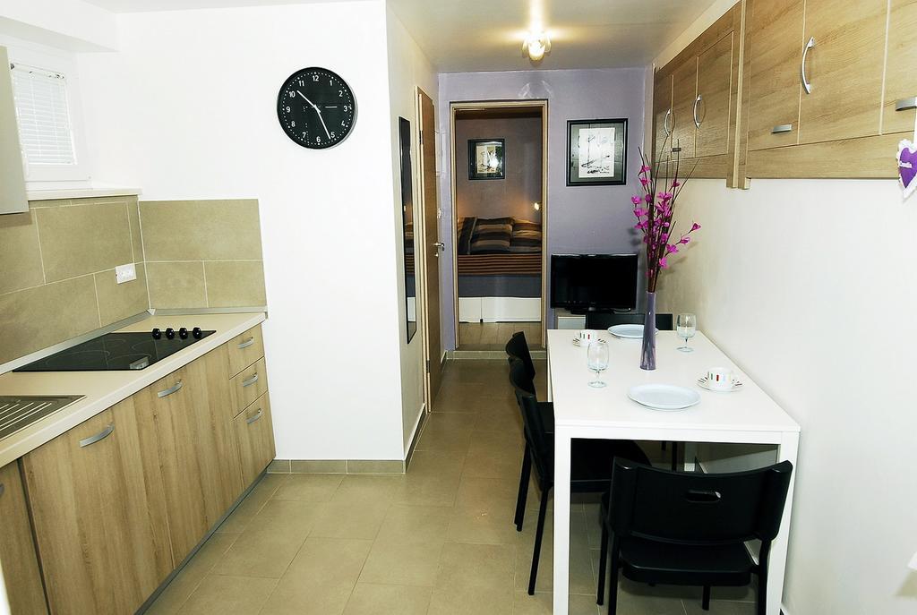 Apartments Maslina พรีมอชเตน ภายนอก รูปภาพ