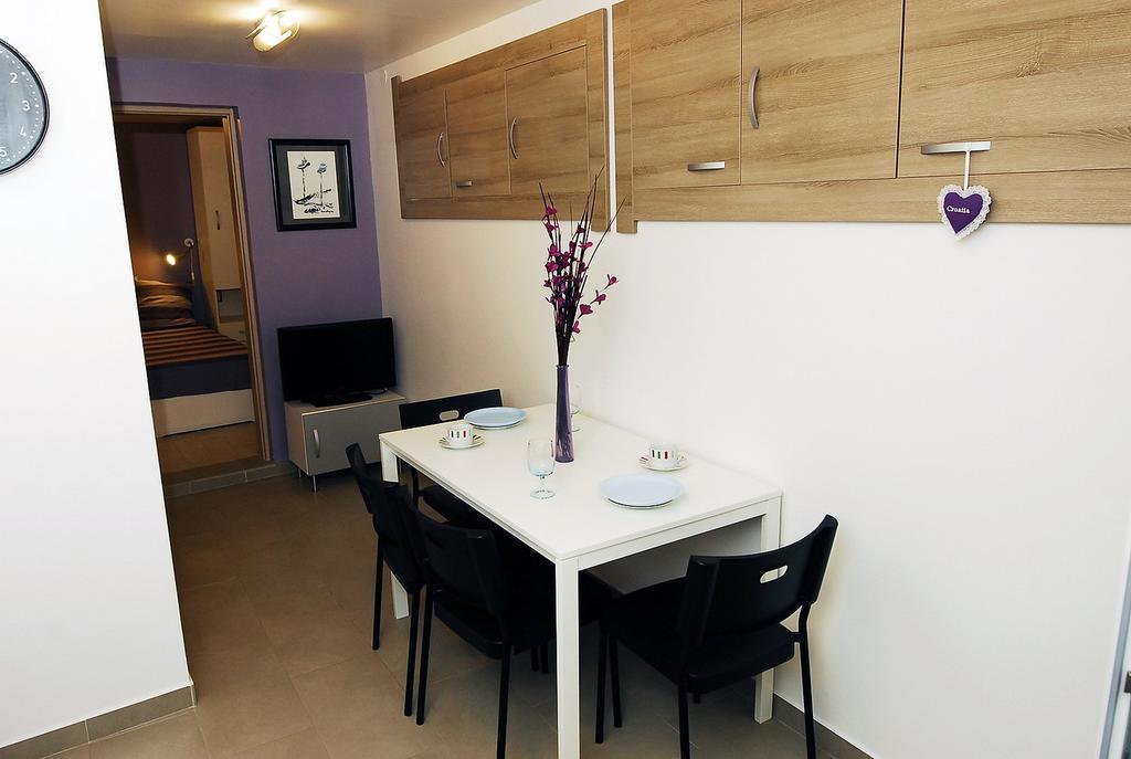 Apartments Maslina พรีมอชเตน ภายนอก รูปภาพ